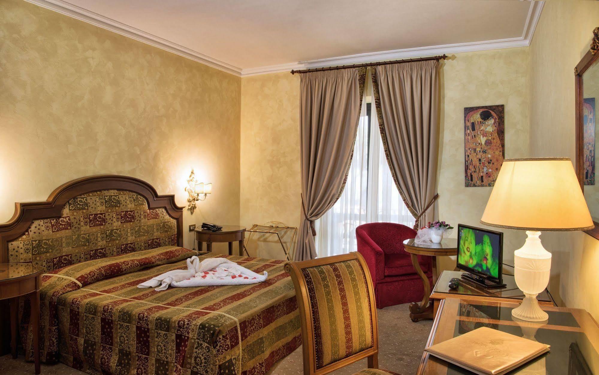 Grand Hotel Helio Cabala Маріно Екстер'єр фото
