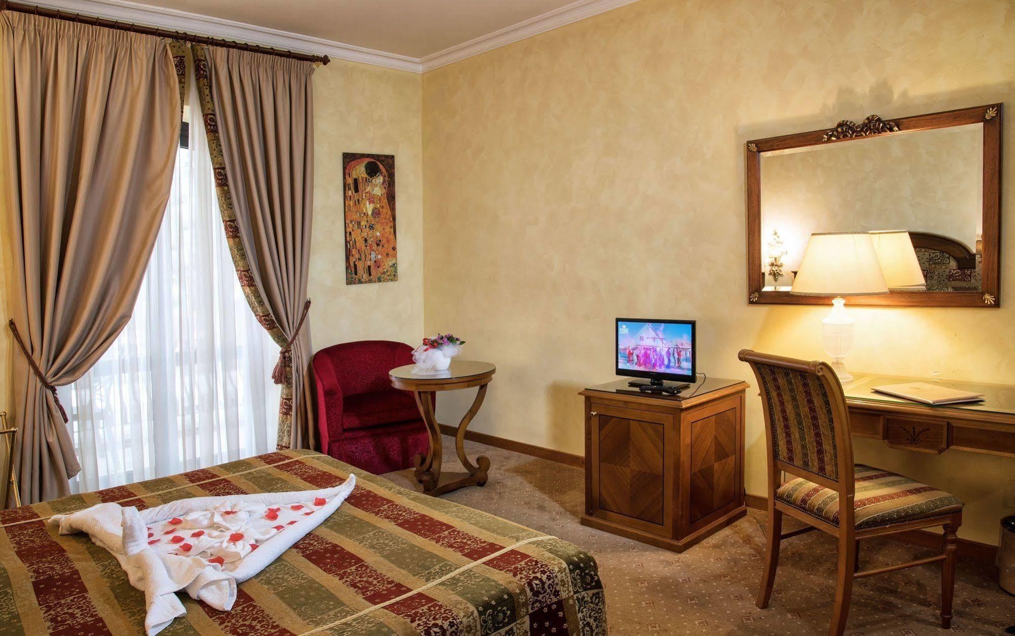 Grand Hotel Helio Cabala Маріно Екстер'єр фото
